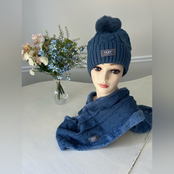 UGG Teal Knit Beanie and Scarf Set - Picture 1 of 2